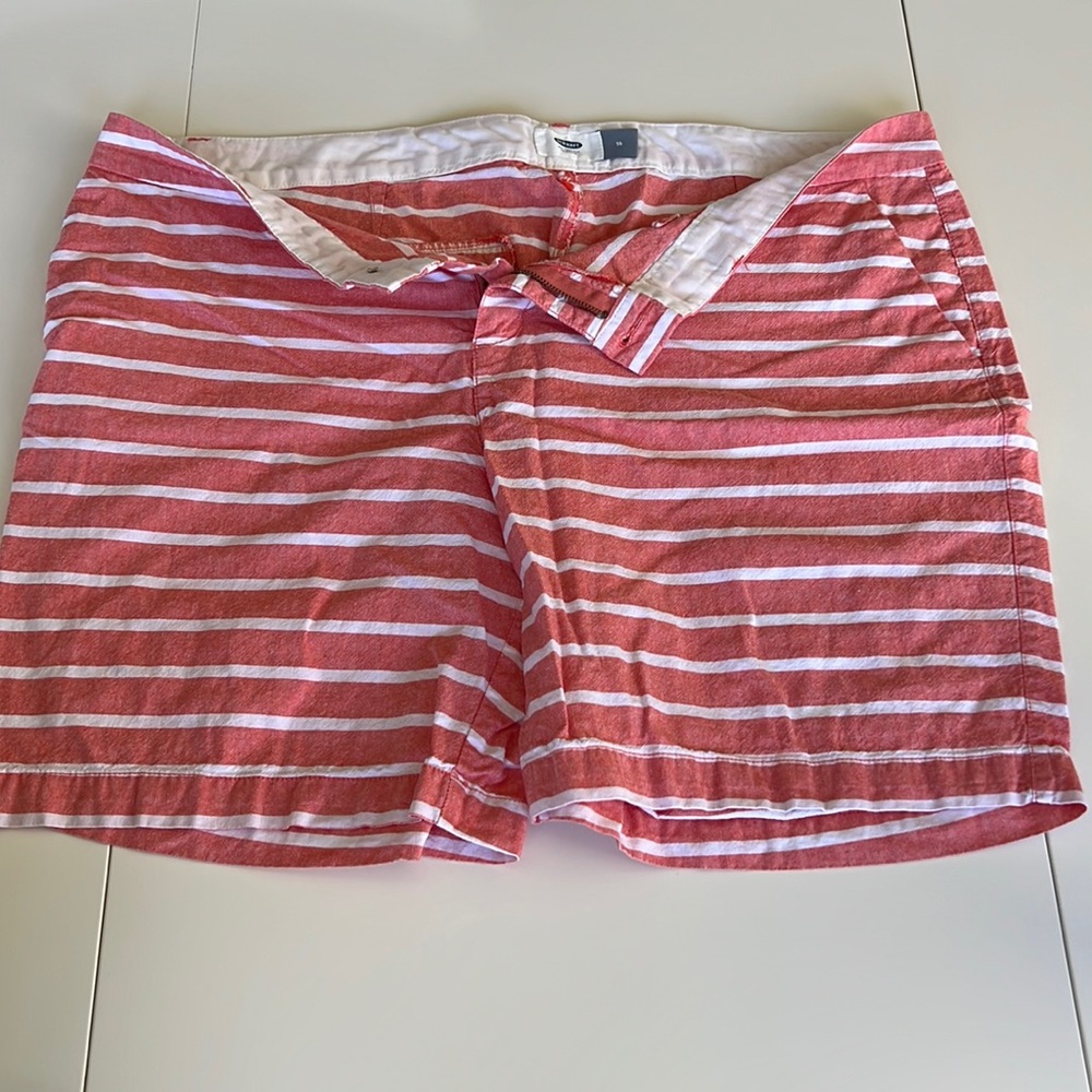 Old Navy Size 14 Red and White Striped Shorts